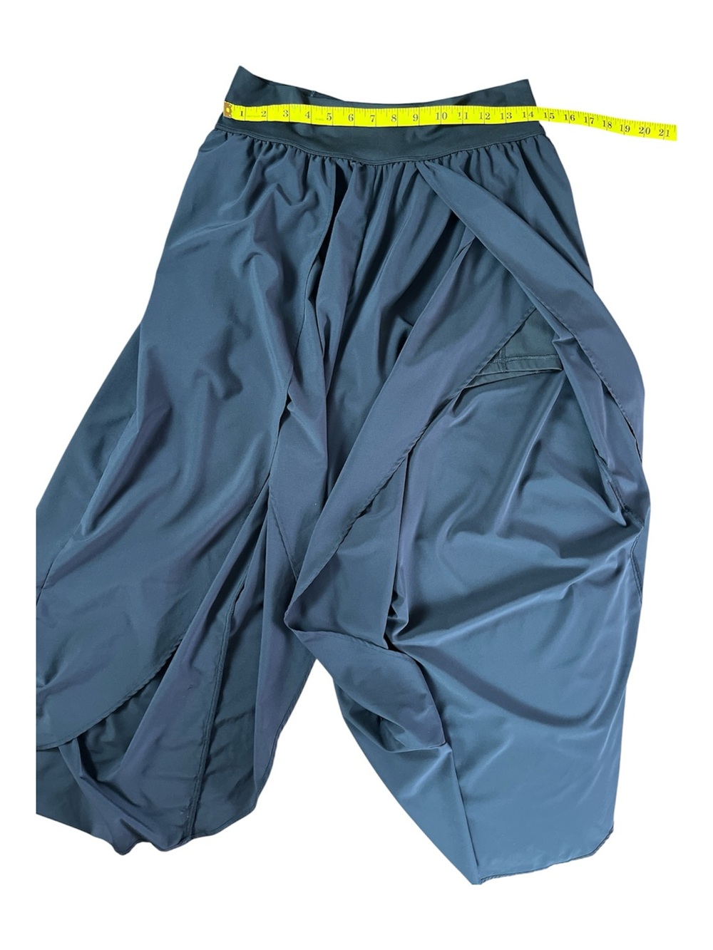 Black 2-in-1 Overlay Tulip Yoga Capri Pants with Pocket Size L - Picture 4 of 6